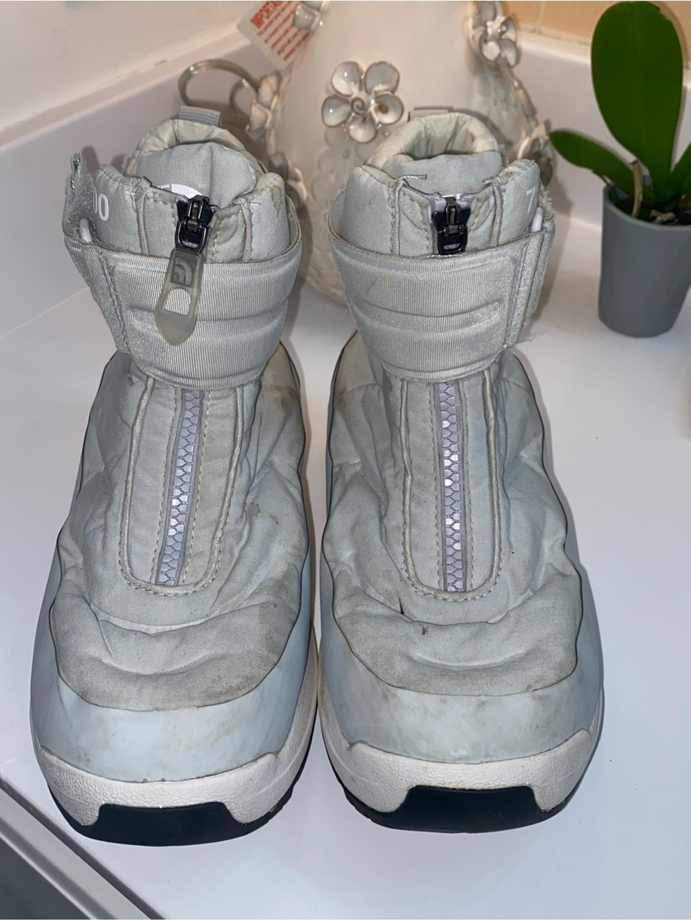 The North Face Light Gray/White Women's Winter Zip Boots